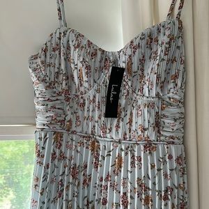 NWT Lulus floral dress